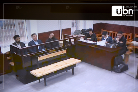 Т.Бадамжунайд холбогдох хэргийн урьдчилсан хэлэлцүүлэг түр завсарлаж, шүүгчид зөвлөлдөж байна