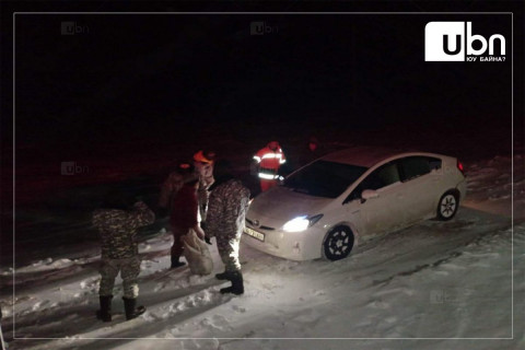 Суудлын автомашин эвдэрч, осгох эрсдэлтэй байсан 5 хүнд тусламж үзүүлжээ