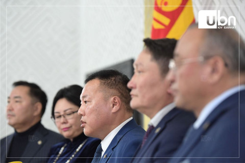 ШУУД: АН-ын бүлгээс “ТУСГААР ТОГТНОЛ” үндэсний баялгийн сангийн тухай хуулийн төслийг өргөн барилаа