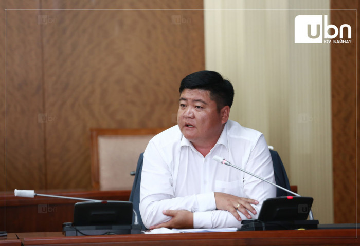 Ц.Сандаг-Очир: Хамгийн чанар муутай эм оруулж ирээд, үнийг нь 2-3 дахин нэмж борлуулж байна