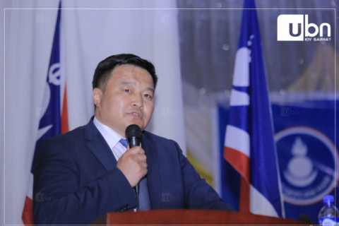 НҮҮРСНИЙ СОНСГОЛ: Өмнөговь аймгийн Засаг дарга Р.Сэддорж гэрчээр оролцохоор иржээ