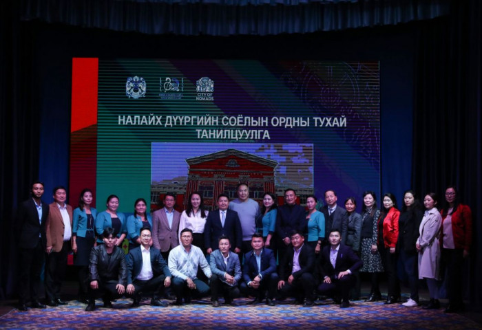 “Соёлын сэргэлт-2023” аяны хүрээнд Соёлын дэд сайд М.Батбаяр болон Налайх дүүргийн засаг дарга Ч.Раднаабазар, албаны төлөөлөл дүүргийн Соёлын ордны үйл ажиллагаатай танилцлаа