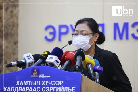 А.Оюунчимэг: Хүүхэд тань бөөлжөөд, цустай дүлэлттэй суулгаж байгаа бол яаралтай эмчид ханд
