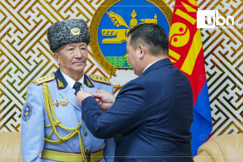 ШШГБ-ын ахмад ажилтан, бэлтгэл хурандаа П.Бадамдорж “Монгол Улсын гавъяат хуульч“ цол хүртлээ