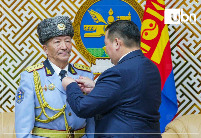 ШШГБ-ын ахмад ажилтан, бэлтгэл хурандаа П.Бадамдорж “Монгол Улсын гавъяат хуульч“ цол хүртлээ