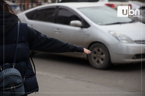 Такси үйлчилгээ эрхлэх тусгай зөвшөөрөл олгож, тусгай зөвшөөрөлгүйгээр такси үйлчилгээ эрхэлбэл хувь хүнийг 5 сая төгрөгөөр, ААН-ийг 50 сая төгрөгөөр торгоно