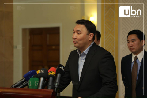 Т.Батцогт: Ч.Хүрэлбаатар гэдэг хүн яагаад Монгол Улсын газар нутгийг гаднынханд бэлэг болгож өгөх гээд байгаа юм бэ