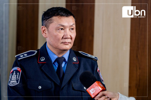 Б.Очирбат: Ослын газрын ойр орчмын замын хөдөлгөөнийг тодорхойгүй хугацаагаар хязгаарласан. Осолд өртсөн автомашинуудыг зөөж, цэвэрлэсний дараа хөдөлгөөнийг нээнэ
