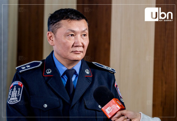 Б.Очирбат: Ослын газрын ойр орчмын замын хөдөлгөөнийг тодорхойгүй хугацаагаар хязгаарласан. Осолд өртсөн автомашинуудыг зөөж, цэвэрлэсний дараа хөдөлгөөнийг нээнэ