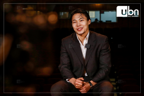 Х.Сумъяадорж: Гэр бүлийнхээ аурагаас болоод ч тэр үү далд ухамсарт жүжигчин болох хүсэл байсан ч түүнийгээ илэрхийлж чадалгүй эмчийн мэргэжил сонгосон