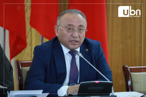 Б.Бейсен: Байдал хүнд байгаа тул өвс тэжээлийг хөнгөлөлттэй үнээр биш үнэгүй өгөх асуудлыг шийдэхгүй бол мал үлдэхгүй нь