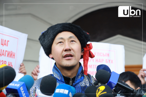 Жолооч Э.Бат-Орших: 3-4 цагийн нойртой яваа автобусны жолооч нар кофе, цайгаар биеэ сэргээж, гар дээрээ 1.2-1.3 сая төгрөг л авдаг