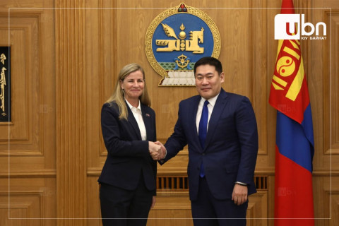 Ерөнхий сайд Австралийн засгийн газрын 250 мянган австрали долларын хүмүүнлэгийн тусламжийг хүлээн авлаа
