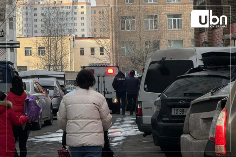 Орон сууцны дээврээс хүн унаж амиа алджээ