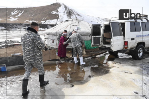 Үерийн эрсдэлтэй бүсэд байгаа айлуудыг нүүлгэн шилжүүлж байна