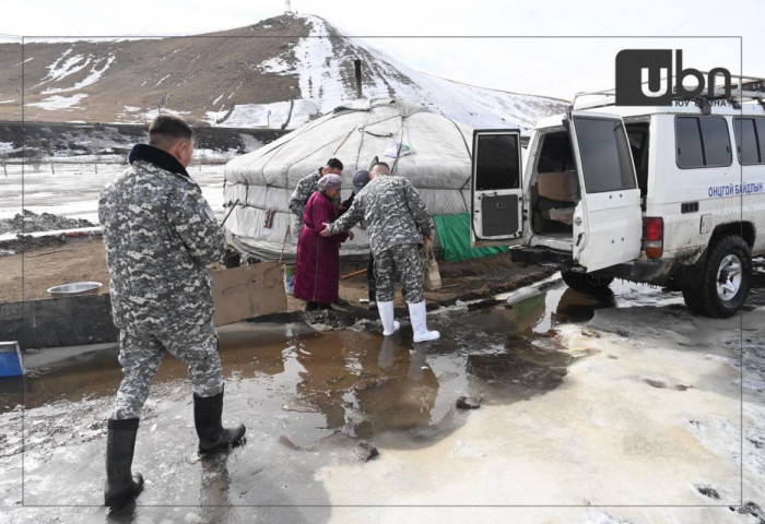 Үерийн эрсдэлтэй бүсэд байгаа айлуудыг нүүлгэн шилжүүлж байна