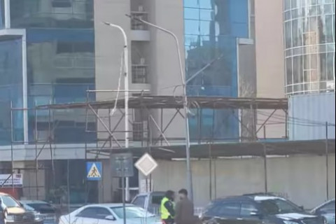 Цагдаагийн алба хаагчийн биед халдсан иргэнийг шалгаж байна