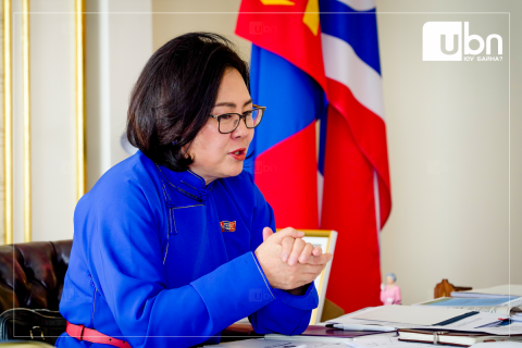 “Мөнгөтэй олигархууд сонгуулиар “Нэг аймагт арван тэрбум юу ч биш. Дөрвөн аймагт 40 тэрбумыг тараачихна“ л гэж байна“