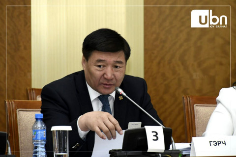 ЭМИЙН СОНСГОЛ: “Эмийн зөвлөлд 20 гаруй жил ажилласан хоёр хүн Түр хороонд шинжээчээр ажиллаж байна“ гэв