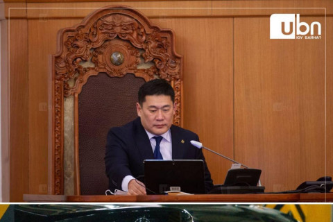 Л.Оюун-Эрдэнэ: Цэнхэр дугаар зүүгээгүй төрийн албан хаагчдад хариуцлага тооц