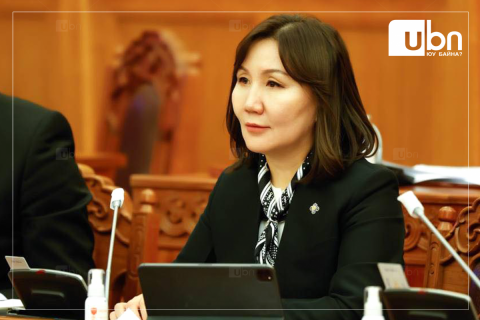 “МҮОНРТ-ийн дарга нарыг  огцруулах, эргүүлж татах гарын үсэг зурсан цаас хэд, хэд байна“ гэв