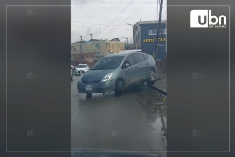 Приус-20 автомашины 5 бул мултарсан тул жолоочийнх нь хүсэлтээр ачиж, замыг нь чөлөөлжээ