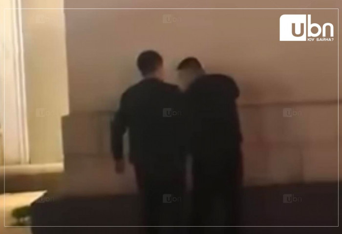 Төв шуудангийн орчимд ил бие зассан Хятадуудыг 10 мянган төгрөгөөр торгожээ