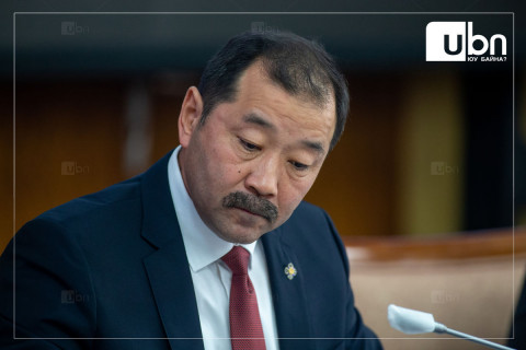 Ж.Бат-Эрдэнэ: Намайг ТНБД-аар ажиллаж байх үед 400 автобус орж ирсэн. Би яг номоор нь хийсэн шүү