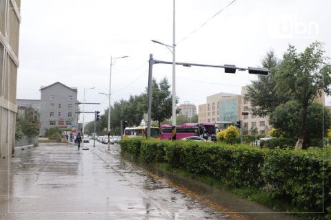 Улаанбаатарт 21 хэм дулаан, бага зэргийн аадар бороотой