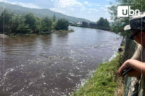 ГОК-ийн ойролцоох далан сэтэрч, 3 хашаа, 5 ханатай гэр усанд автжээ