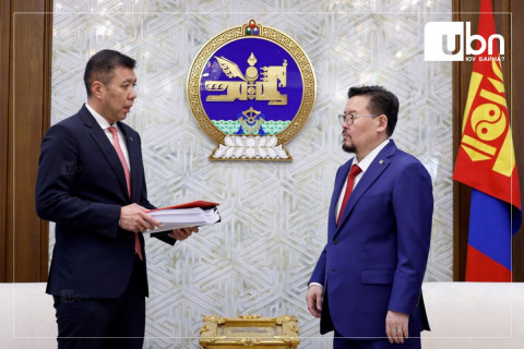 Олон хүүхэдтэй өрх толгойлсон эцэг, эхийн хэрэг, маргаанд үнэгүй хууль зүйн туслалцаа үзүүлэх тэргүүтэй зохицуулалт орсон хуулийн төслийг өргөн барилаа