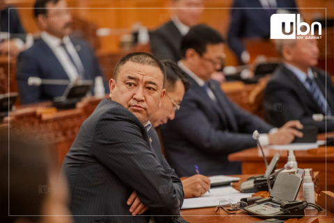 Б.Чойжилсүрэн өөрийнхөө хандивын дансанд 1.4 тэрбум төгрөг төвлөрүүлж, 438.9 саяар сурталчилгаа хийжээ