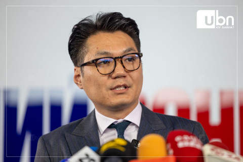МАН: АН-аас нэр дэвшигч н.Мөнгөнхуяг нэрийн хуудсаа 20 мянган төгрөгтэй цуг тараасан