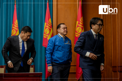 Намын дарга нар УИХ-ын гишүүний үнэмлэх гардуулах үйл ажиллагаанд ИРСЭНГҮЙ