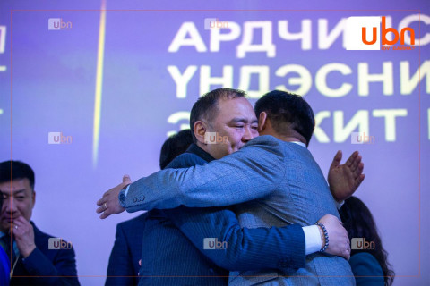 ШУУРХАЙ: АН-ын ҮБХ хуралдаж, хамтарсан ЗГ-т орж ажиллах нь ЗӨВ гэж үзлээ