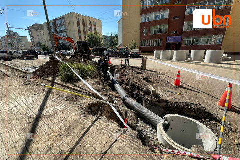16 дугаар сургуулийн урд талын авто замд ус зайлуулах шугам хоолой угсарч эхэллээ