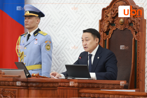 ШУУД: УИХ Гашуунсухайт-Ганцмод боомтын хил дамнасан төмөр замын хэлэлцээрийг соёрхон батлахаар хэлэлцэж эхэллээ
