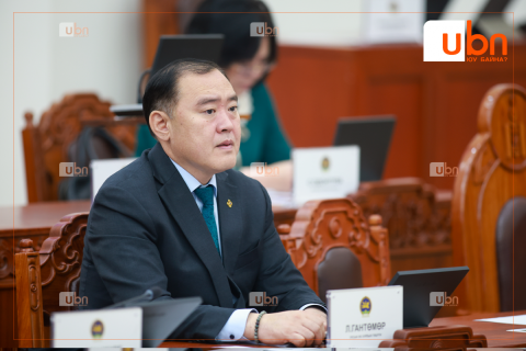 Лу.Гантөмөр: Өнгөрсөн 5 жилийн хөгжлийн төлөвлөлтөд туссан Тавантолгой ЦС, Багануурын ЦС, Дарханы арьс ширийн цогцолборыг яагаад бариагүй вэ гэдэгт хариуцлах хүлээх эзэн олдохгүй байна