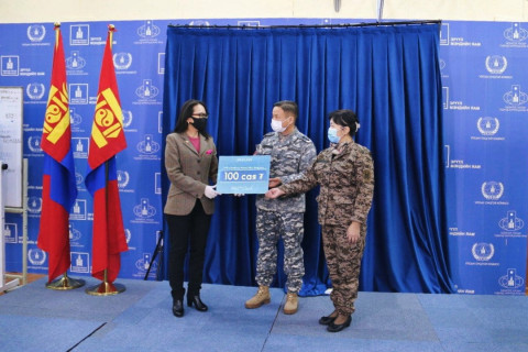 Орифлэйм монгол ХХК  УОК-т 100 сая төгрөг хандивлажээ