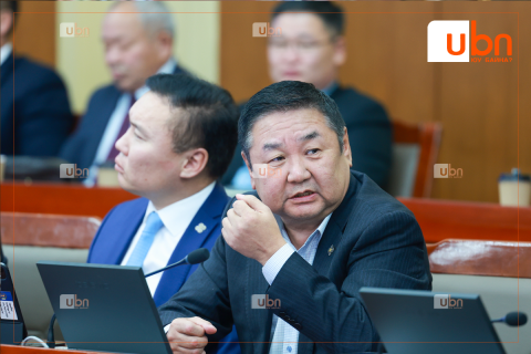 Д.Ганбат: Бид Сталины үеийн төмөр замаар 40 км/цагийн хурдтай явж байна. Манайхаас өөр ийм улс байхгүй