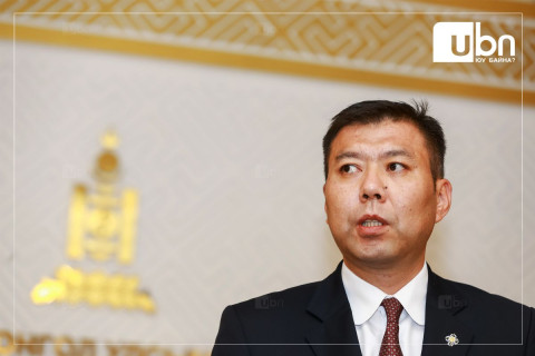 Б.Энхбаяр: Улс төрийн хүрээнд С.Батдөлийг С.Жавхлан ЛОББИДОЖ авчирсан гэдэг яриа байдаг
