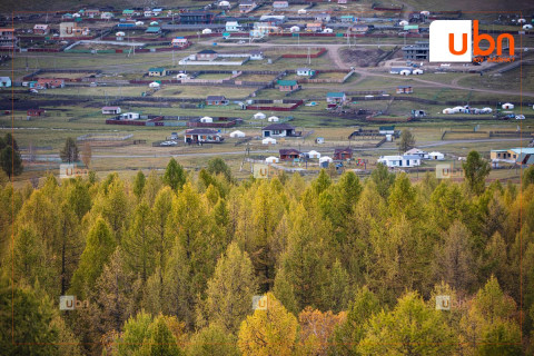 Тэрэлжид амралтын газруудын нүхэн жорлон, модон хашааг хална
