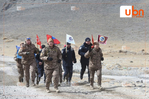 Алтай Таван Богдоос гүйлтээ эхлүүлсэн Э.Даваажаргал, Б.Буянхишиг нар Ховдод орж ирлээ