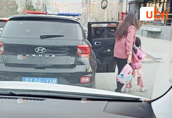 ТОДРУУЛГА: Албаны машинаар гэр бүлээ зөөгөөгүй, алга болсон охиныг ээжид нь хүлээлгэж өгөх үеэр зураг дарсан байжээ