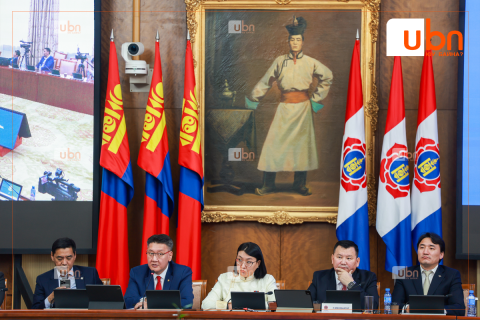 УИХ дахь МАН-ын бүлгээс Уул, уурхайн бүтээгдэхүүний биржийн тухай хуулийн төслийг татаж авч, сайжруулах чиглэлийг ЗГ-т өглөө