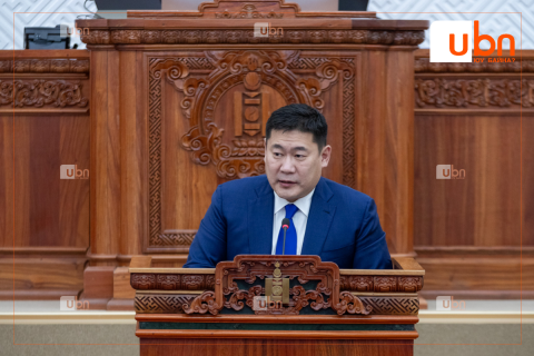 ЧУУЛГАН: Ерөнхий сайд Л.Оюун-Эрдэнэ Үндэсний баялгийн сангийн тухай хуулийн хэрэгжилтийн талаар мэдээлэл хийж байна