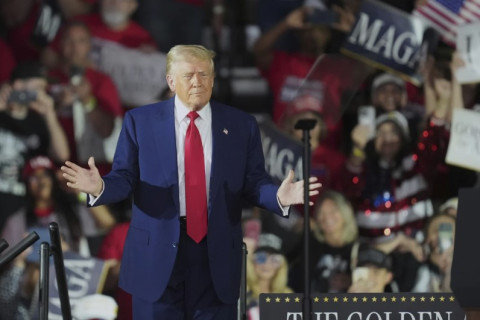 Доналд Трамп 100 дахь хоногоо “бардам“ тэмдэглэв