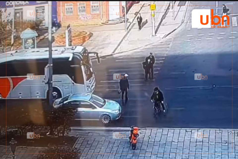 ТЦА: Гарцаар гарч байсан дугуйтай хүүхдийг мөргөөд зугтсан жолоочийг олж тогтоохоор ажиллаж байна