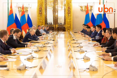 АЙЛЧЛАЛ: Ерөнхийлөгч У.Хүрэлсүх, В.В.Путин нар Монгол, Оросын худалдаа, эдийн засаг, хөрөнгө оруулалт, ХАА, эрчим хүч, тээвэр логистик зэрэг олон асуудлаар санал солилцов
