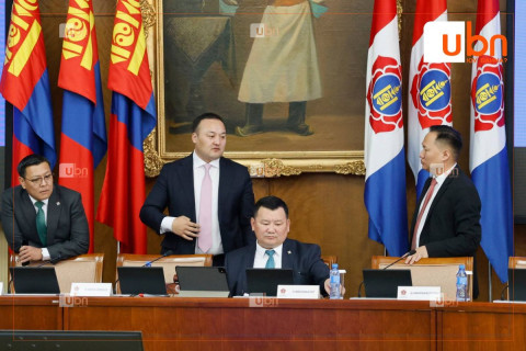 МАН БҮЛЭГ: Оюутолгойн бүлэг ордтой холбоотой “Онтрэ” ХХК-ийн тусгай зөвшөөрлийн асуудлаарх мэдээллийг сонсжээ